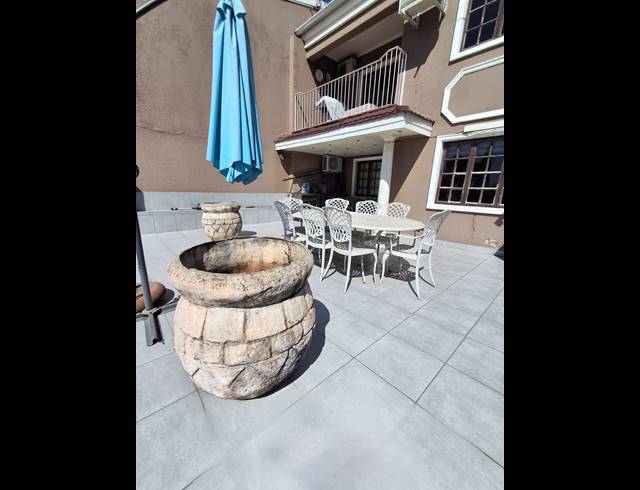 2 BEDROOM TOWNHOUSE FOR SALE IN PEACEHAVEN